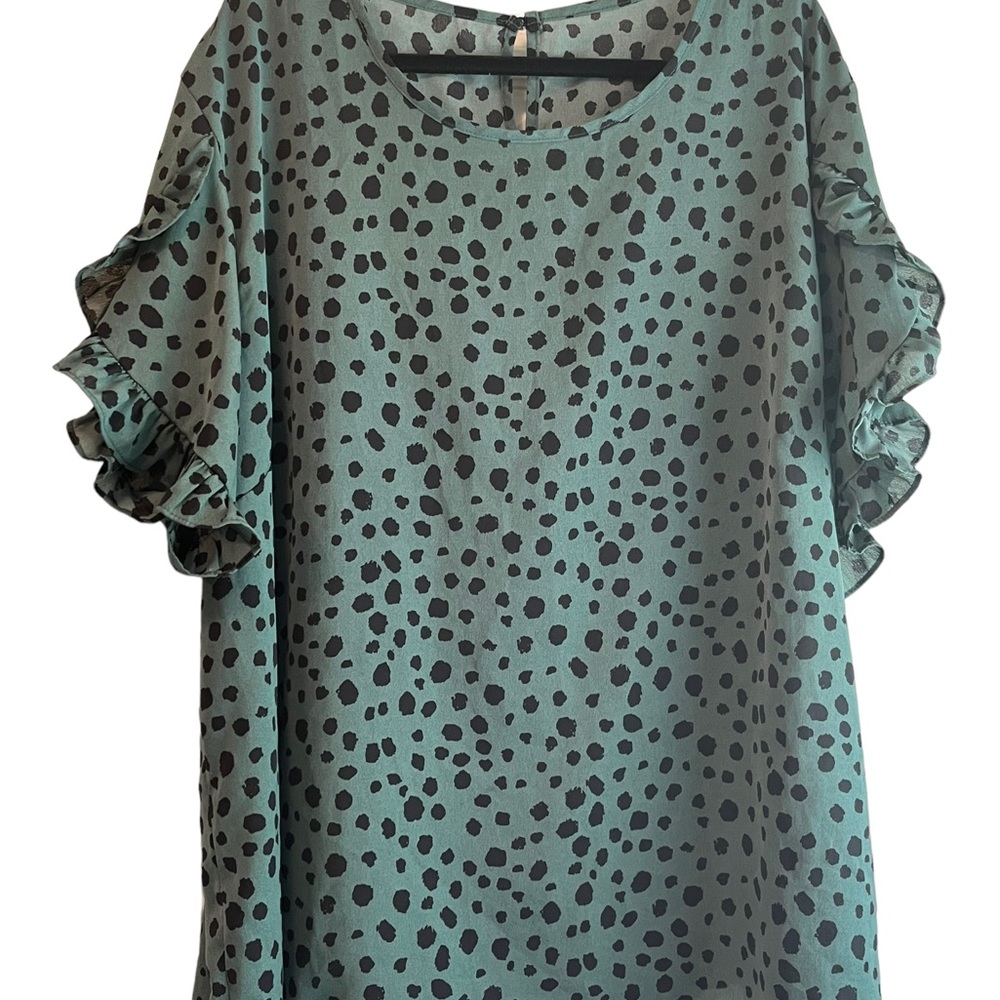 SHEIN woman’s top, green with black polka dots, butterfly sleeve, size 3X.
